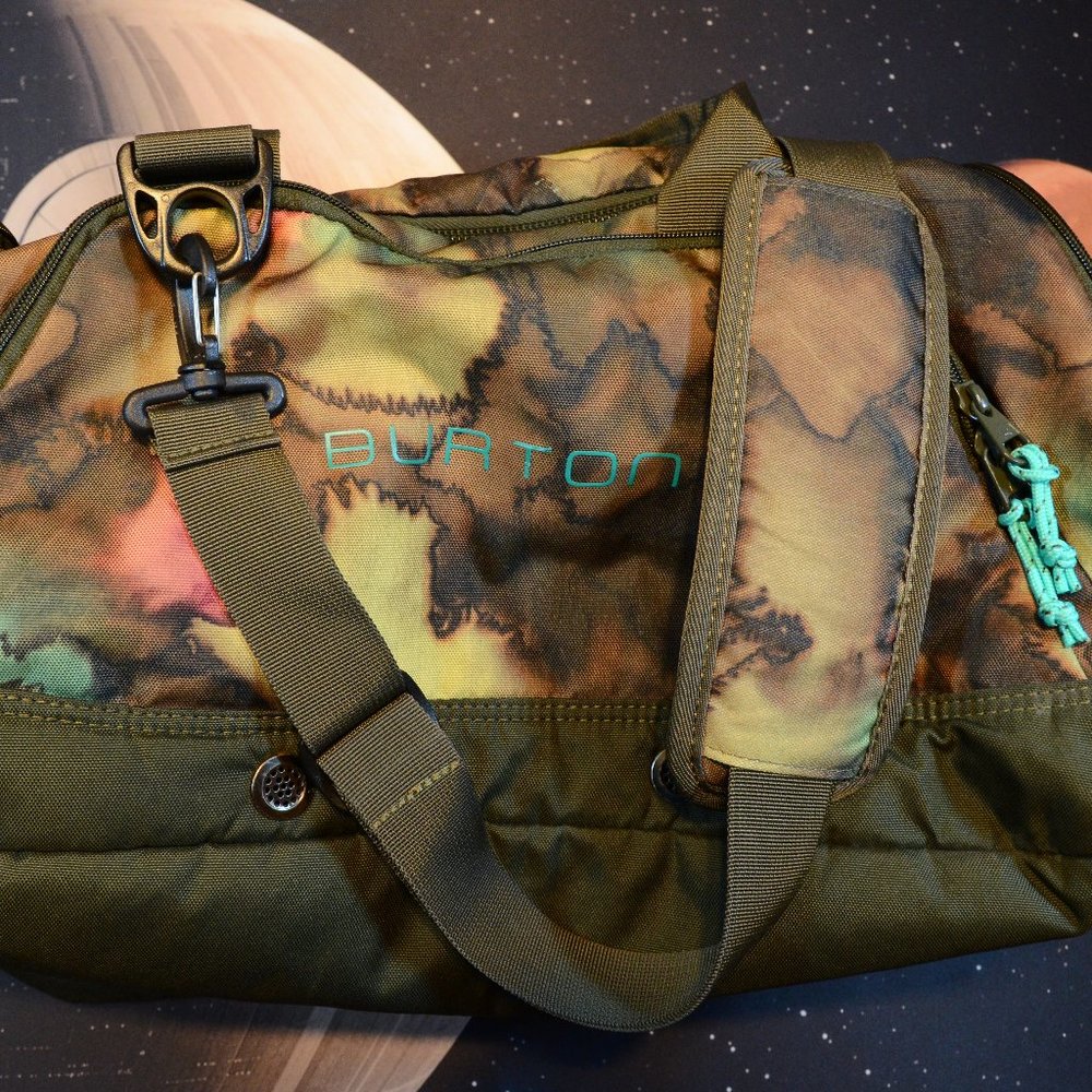 Burton Camo Soft Shell Snowboard Duffle Bag Long Zip Close Travel Bag Large